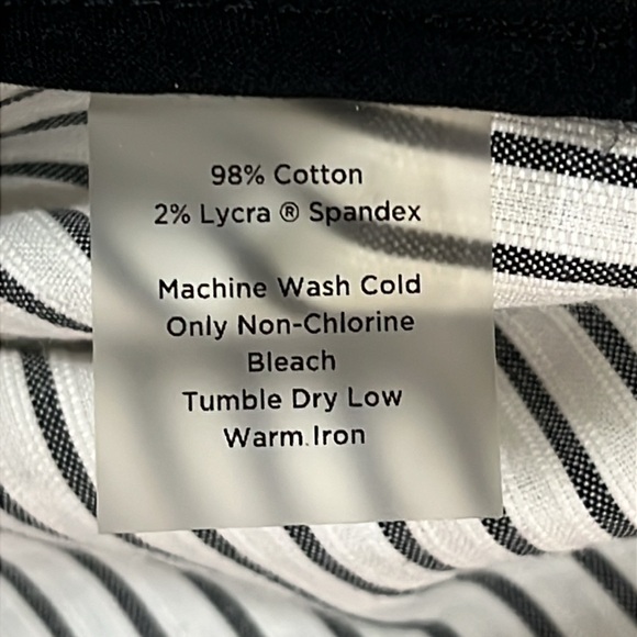 Adorable Talbots Short Jacket with Stretch - Picture 8 of 8